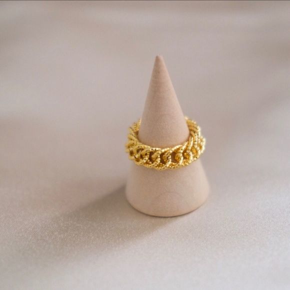 18K Gold Plated Minimalistic Cuban Link Statement Ring - Picture 2 of 8